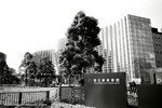 and this is our next destination, The National Art Center, Tokyo.  it was a very interesting looking building.
