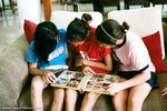 second day, �~��G, the kids were viewing the old pictures of their mothers'.
