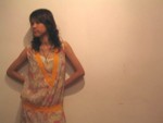 <style type="text/css">
<!--
body {background-image:url("http://www.fotop.net/albums/bewell/29_6_04/114_1451.jpg");background-repeat:no-repeat;background-position:50% 50%;background-attachment:fixed;}
-->
</style> 