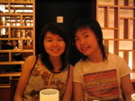 <style type="text/css">
<!--
body {background-image:url("http://www.fotop.net/albums/bewell/8_8_04/116_1633.jpg");background-repeat:no-repeat;background-position:50% 50%;background-attachment:fixed;}
-->
</style> 
