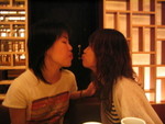 <style type="text/css">
<!--
body {background-image:url("http://www.fotop.net/albums/bewell/8_8_04/116_1633.jpg");background-repeat:no-repeat;background-position:50% 50%;background-attachment:fixed;}
-->
</style> 
