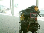 Beginning of our tour@ HK airport�x<br>�ڭ̪����@�ȵ{���l�A�����ھ���