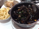 Set of Mussel Pot w/ salad, cost 11.7EUR near Gare du Nord