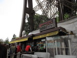 Day05@ Paris<BR>Going up to Tour Eiffel, lined up for ~1hr