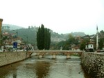 �@�D�����״_�����x<BR>A recovered bridge in Sarajevo