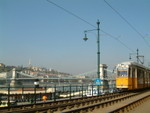 ����P�C���x<BR>Szechenyi [chain brdige] and a passerby train