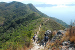 路斜地滑, 須小心移步 / Photo by awu