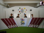 2004�~8�� 056