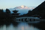 Morning of Jade Dragon Snow Mountain from Black Dragon Pool Park (���s�椽��M���s���s)