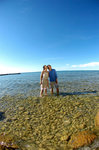 By �j��