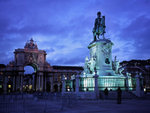 The Statue of King Jose I standing before the triumphal arch in Parca do Comercio