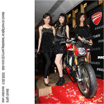 20090911_5DIIa_044630_DucatiGirls