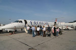 �^Ĭ���@����Z, �ѷ��l���qCrossAir��ERJ145�Ӱ���, �Ĥ@�����o�˪��p����, �Pı�ۤw�����b��h���I�Τ@��.