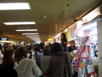 
路過地下街，商店在Sell護膚品
