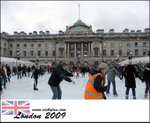 Somerset House，夏天是噴水池，冬天變身溜冰場。