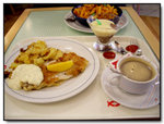 
My fish and potato, coffee and a chocolate mousse. Taste good~