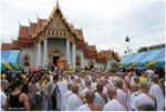 

Worshippers in front of Chinnarat Buddha