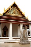 
Wat Saket Rajaworamahavihara is just below the Golden Mount. It was build during the reign of Rama I and is still a monastery. In the main building is a large image of Buddha from Ayutthaya. This is a very quiet temple and it's architecture and design represents total harmony