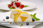 
05.Hazelnut Meringue with chocolate, mascarpone and fresh berries
