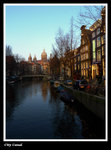 01 - �B�eI�G�U�򪺰s���b���i���S�����������]Amsterdam Centraal�^����A�P�䳣�O�嫬���u�Ʀ����B�e�ө�