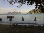 Early in the morning...while my friends are still sleeping under their warm blankets somewhere in Phi Phi...