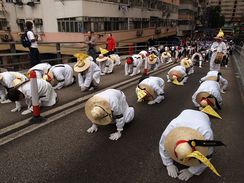 2005-12-15 Get Down To Earth 三步一叩拜 -- fotop.net photo sharing network