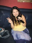 一邊登台,梗係一定要一邊"V"啦!