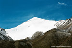 peaceful white snow covered the top of the mountain.  in fact it was quite cold there, around 2C or so I think.