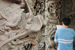 The artist and the dragon
