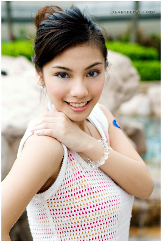 Elaine Tang photo sharing network