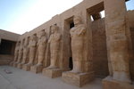 拉姆西斯三世神殿內_有法老王Osiris的立像