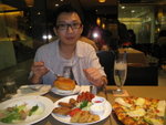 can you see KaKi?? full and yummy pizza dinner@@