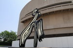 Hirshhorn Museum門外作品-是展示modern arts的博物館