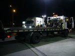 後來我們打電話到britz公司,但原來電話是中央的汽車公司求助電話,過了一陣就有一架由AA派出的拖車到來