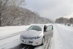 車剷起雪~因為下著雪的關係,水潑keep住開而潑開擋風玻璃上的雪~