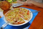 Our favorite- hawaiian pizza again!!!