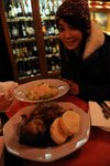 食物也幾好-價錢偏貴預計中的-因為位置太方便了!