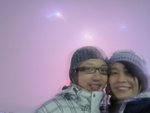 那時很冷呀, 又下雪, 這是惟一一張影到我倆和firework的照片~yeah