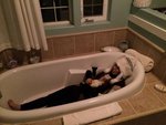 bath tub~~ in B&B!