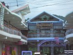 pokhara比kathmandu遊客區感重得多_周圍的商店餐廳都好靚