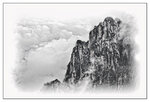 奇峰突起