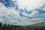 於高速公路裡