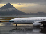 5-3-2009 雨後的機場，是日驚蟄
