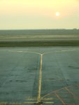深圳機場,看著夕陽的我