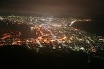 這夜，雲霧不斷飄來，舉世聞名的「函館夜景」有如曇花，出現片時便消失。來不及set機，夜景便湮沒了。