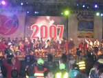 IMG_0195
眾歌手,眾總監及五個地域的童軍代表在台上倒數,迎接2007年的一刻
