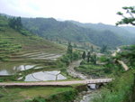 由於地勢較高,氣候與山下不同,村民現在才灌水進稻田