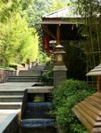 地派溫泉依山而建