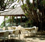 Quo Vadis Resort的海邊餐廳