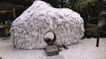 舊石寃氣好重咩，要咁多符先鎮得住？